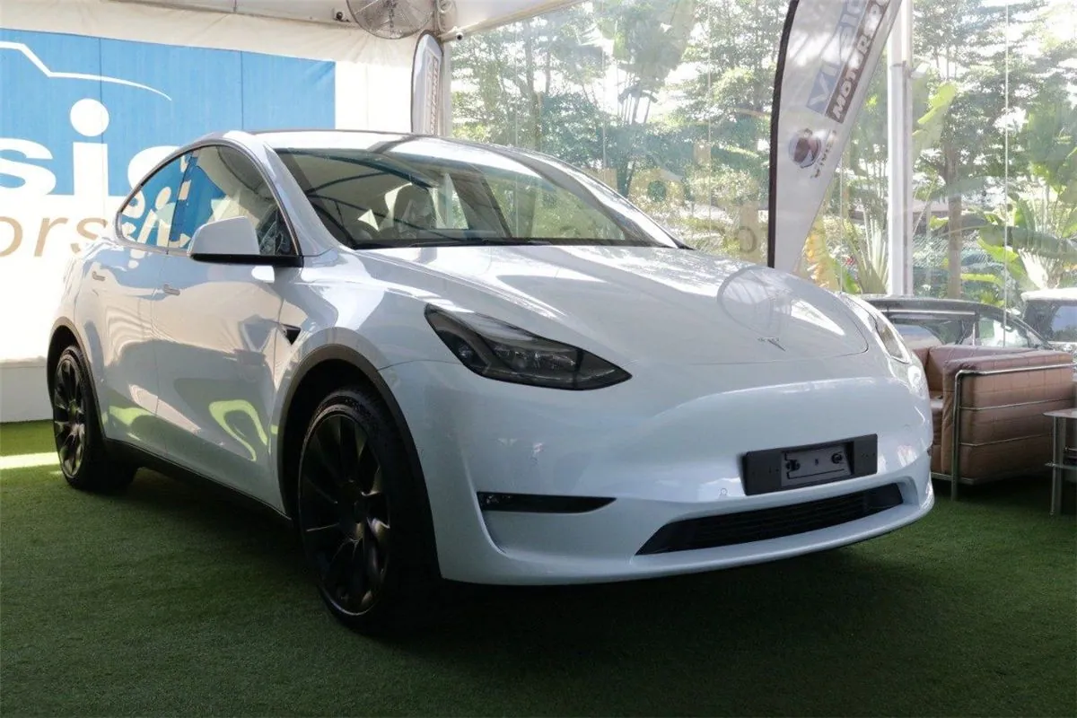 Tesla Model 3 di Vision Motorsport